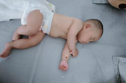 沂南宝宝脸上有白色斑块 沂南宝宝脸上有白色斑块